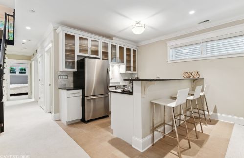 2514 Marshfield Ave, Chicago IL 60614-1907 exterior