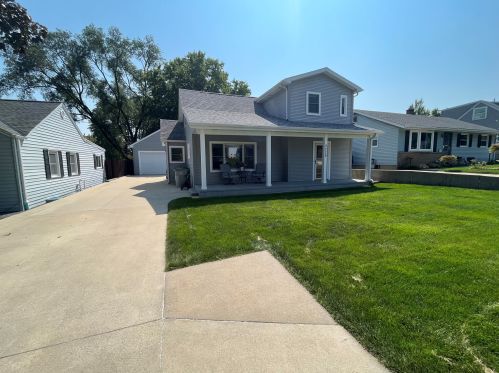 2039 Alvina Ave, Milwaukee, WI 53221-5142