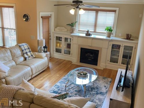 6436 Chariot St, Atlanta GA 30328-4298 exterior