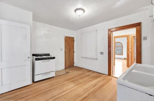 251 Flax Hl Rd, Norwalk CT 06854-2505 exterior