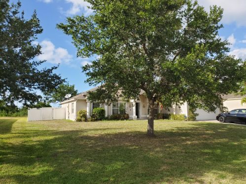 2606 Serenity Cir, Fort Pierce FL  34981-5047 exterior