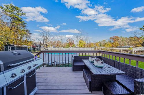 221 Atlantic St, Central Islip NY 11722-3223 exterior