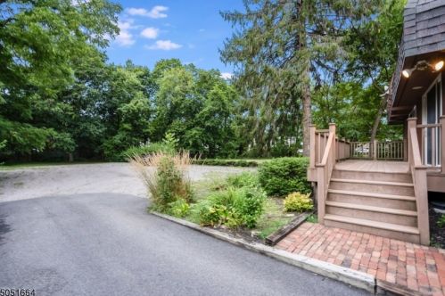 46 Leigh St, Clinton, NJ 08809-1348