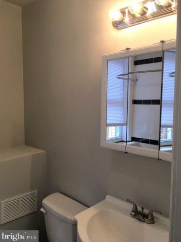 5207 Hazel Ave, Philadelphia PA  19143-1526 exterior