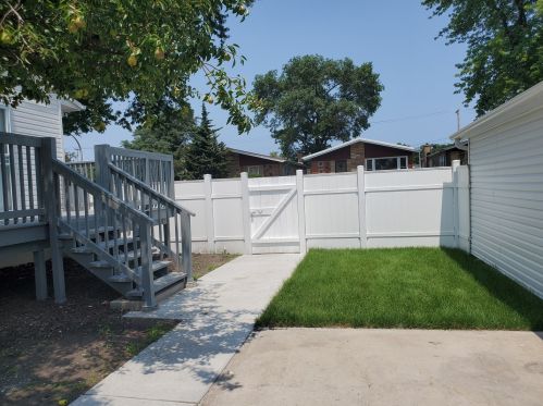 8733 East End Ave, Chicago IL  60617-2734 exterior