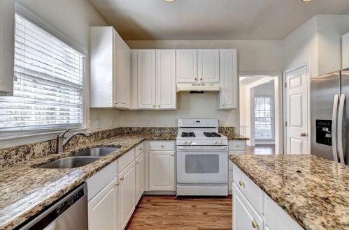 3690 Mcclure Wood Dr, Duluth GA 30096-8506 exterior