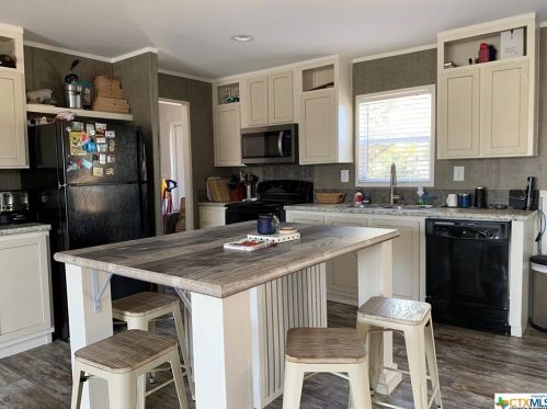 676 Henderson Dr, Spring Branch TX 78070-4032 exterior