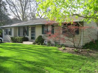 1914 Grandview Dr, Volo, IL 60051-6176