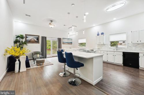 5117 Mount Vernon Memorial Hwy, Alexandria VA  22309-3319 exterior