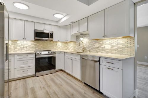 4920 Hawaii Blvd, Naples, FL 34112-6927