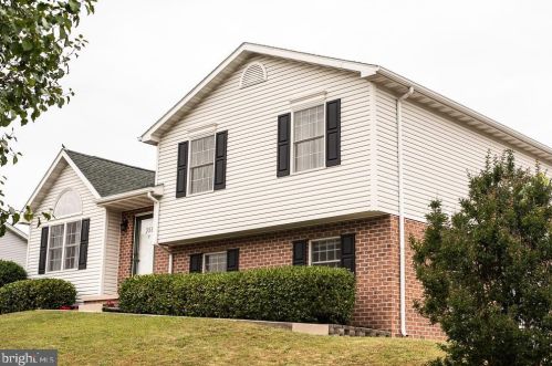 358 Columbus Ave, Littlestown, PA 17340-1533