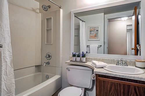 604 Meade Dr, Moon Twp PA 15108-9668 exterior