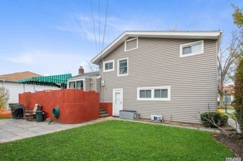 840 Fanwood Ave, Valley Stream NY 11581-3102 exterior