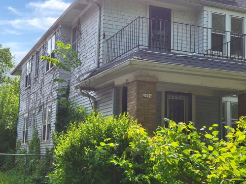 2454 51st St, Milwaukee, WI 53219-2342