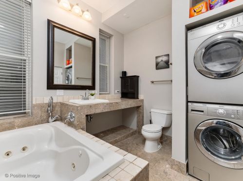 1344 Artesian Ave, Chicago IL  60622-2934 exterior