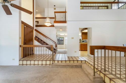 1572 Kalakaua Ave, Honolulu HI  96826-2401 exterior