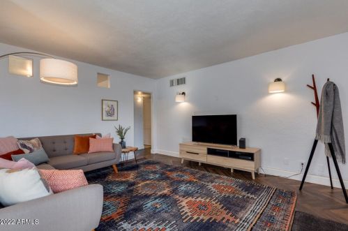 2608 10 St, Phoenix AZ 85085-7781 exterior