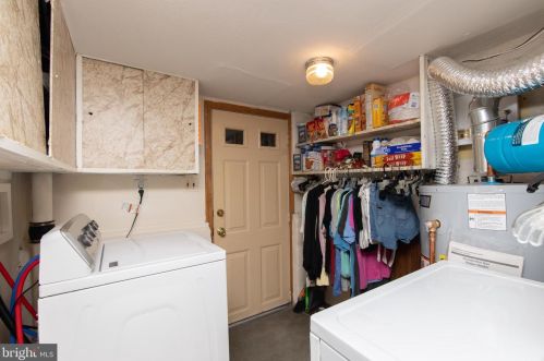 18 Trinity Ln, Blenheim NJ exterior