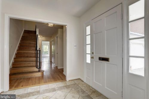 10239 Gainsborough Rd, Rockville MD  20854-4039 exterior