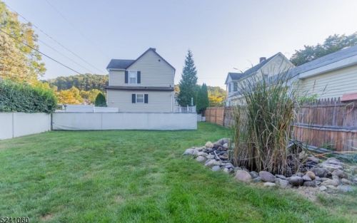 26 Hamilton St, Bloomingdale NJ 07403-1731 exterior