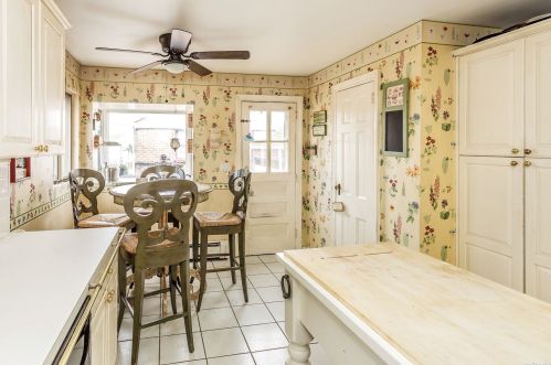 195 Munro Blvd, Valley Stream NY 11581-3439 exterior