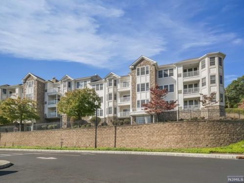 1303 Gatherings Dr, Paterson NJ 07508-1380 exterior