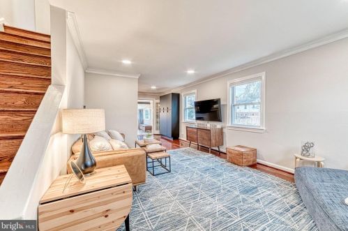 5637 Fenwick Dr, Alexandria VA 22303-1524 exterior