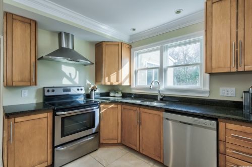 12 Attridge Ct, Huntington Station NY 11747-1803 exterior