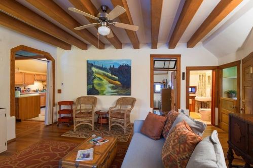 97 Ruggles Ave, Middletown RI 02840-4351 exterior