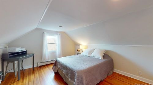 33 Linnmore Dr, Manchester CT  06040-3813 exterior