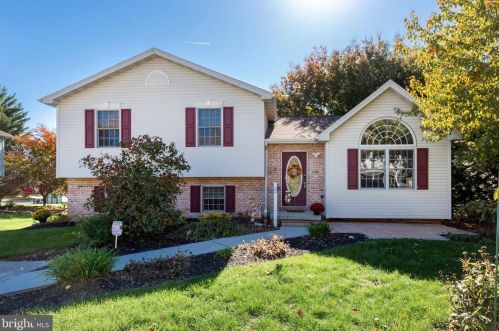 416 Lexington Way, Littlestown PA 17340-1567 exterior