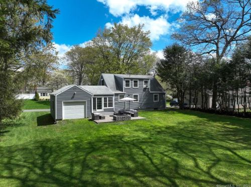 57 Knollwood Rd, Farmington CT 06032-1013 exterior