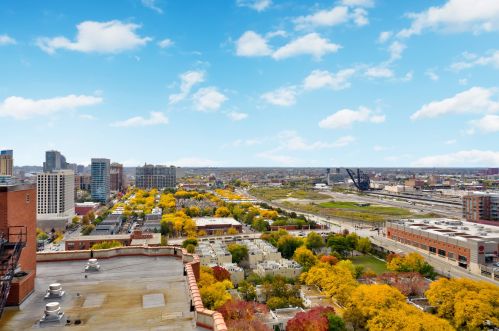 901 Plymouth Ct, Chicago IL  60605-2059 exterior