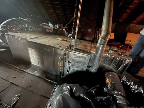 89 Old Broadway, North Haven CT 06473-1606 exterior