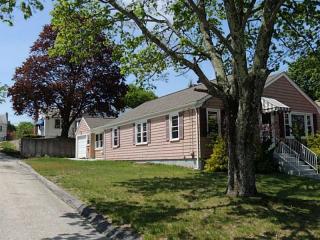 62 Burnett St, Providence, RI 02919-5163