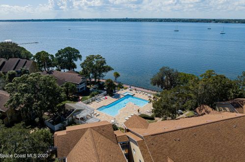 225 Tropical Trl, Merritt Island FL 32952-4836 exterior