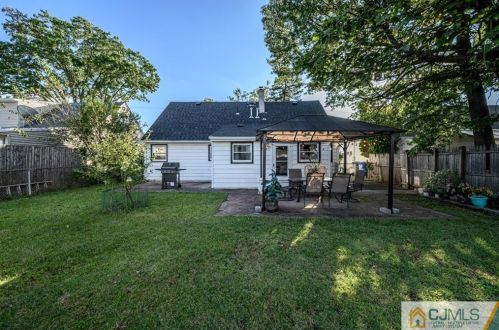 126 Park Ave, Iselin NJ 08830-2303 exterior