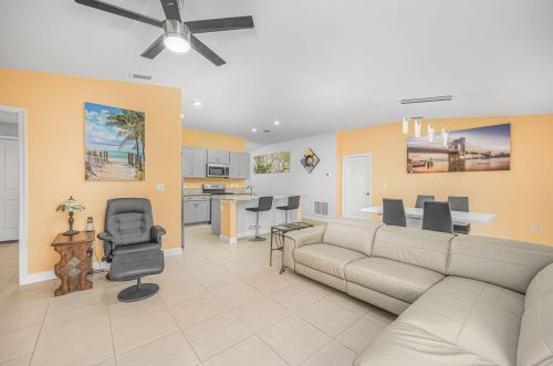 901 Bent Creek Dr, Fort Pierce FL  34947-1331 exterior