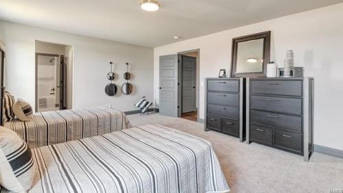 1305 Fawnvalley Dr, Saint Louis MO 63131-4221 exterior