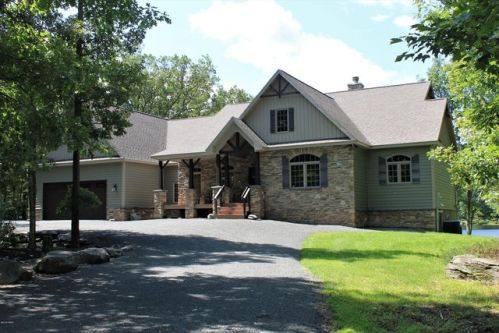 1370 Dewberry Dr, Hawley, PA 18428-8327