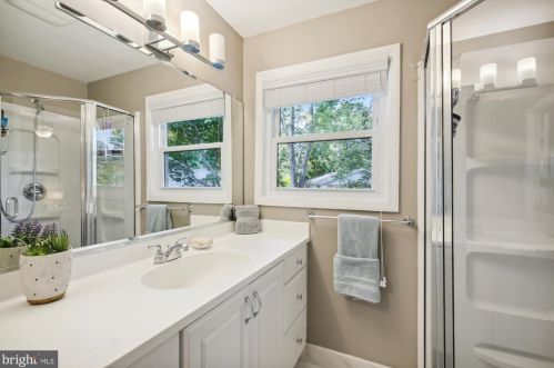 11706 Enid Dr, Rockville MD 20854-3454 exterior