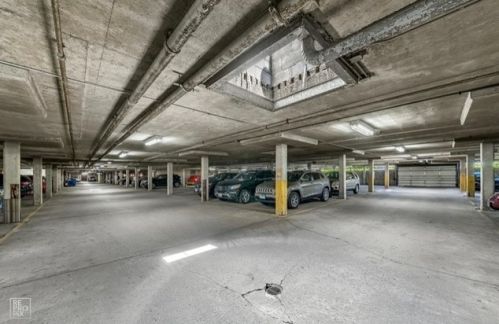 8455 Leland Ave, Chicago IL  60656-4279 exterior