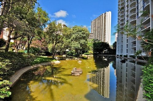 469 Ena Rd, Honolulu HI  96815-1749 exterior