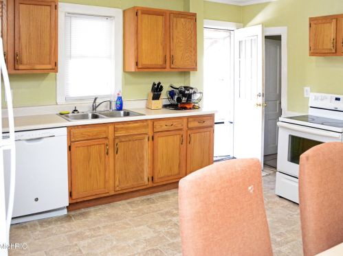 940 Mcreynolds Ave, Grand Rapids MI 49504-4439 exterior