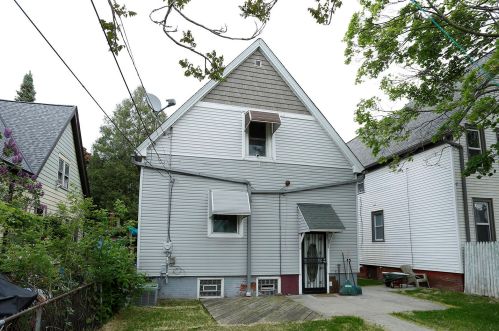 3237 Booth St, Milwaukee WI 53212-2135 exterior