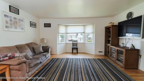 26 Phillips Rd, Edison NJ 08817-4611 exterior