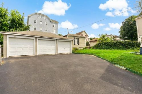 55 6 Ave, Woonsocket RI 02895-4024 exterior