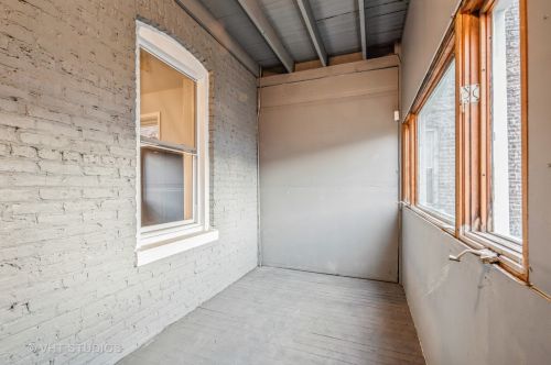 8720 Muskegon Ave, Chicago IL 60617-4935 exterior