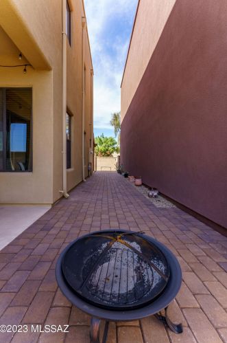 150 Castlefield Cir, Tucson AZ  85704-5783 exterior