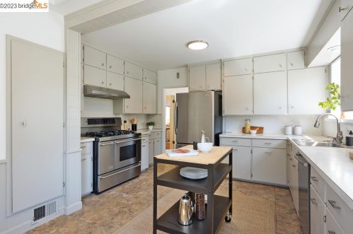 1318 Stannage, Berkeley CA 94706-1640 exterior